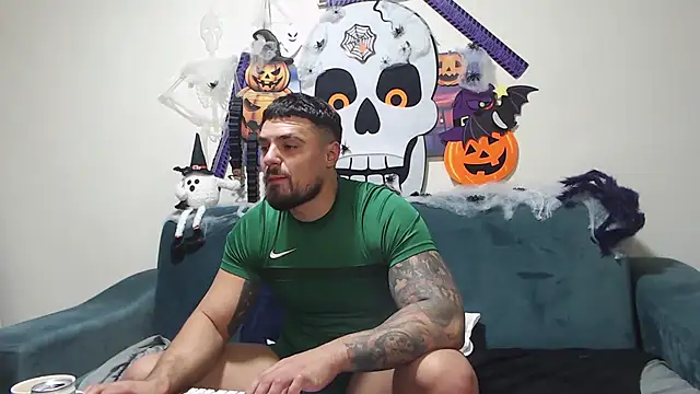 Snapshot of Tiberius_hunk chatting on November 1, 4:44 pm Tiberius hunk online show from November 1, 4:44 pm