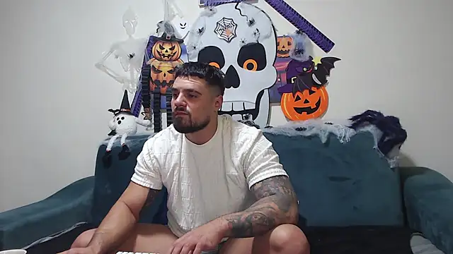 Snapshot of Tiberius_hunk chatting on October 31, 4:43 pm Tiberius hunk online show from October 31, 4:43 pm