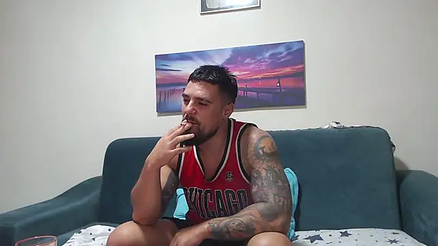 Snapshot of Tiberius_hunk chatting on October 17, 6:17 am Tiberius hunk online show from October 17, 6:17 am