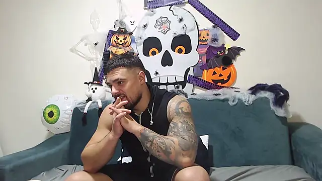 Snapshot of Tiberius_hunk chatting on October 26, 6:10 pm Tiberius hunk online show from October 26, 6:10 pm