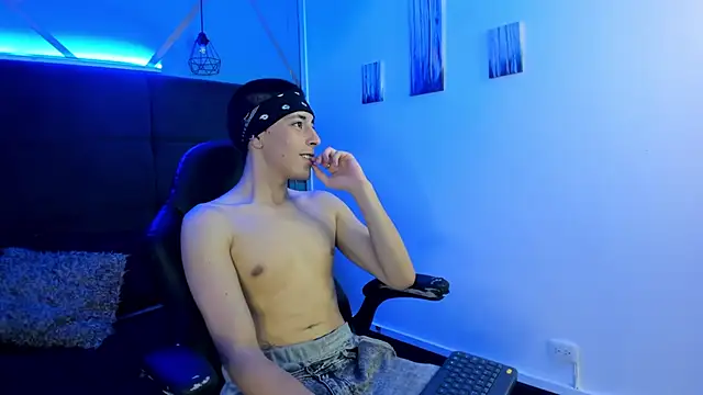 Andrew Wolff online show from November 13, 3:33 am