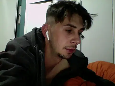 alin22010 online show from November 25, 1:02 pm