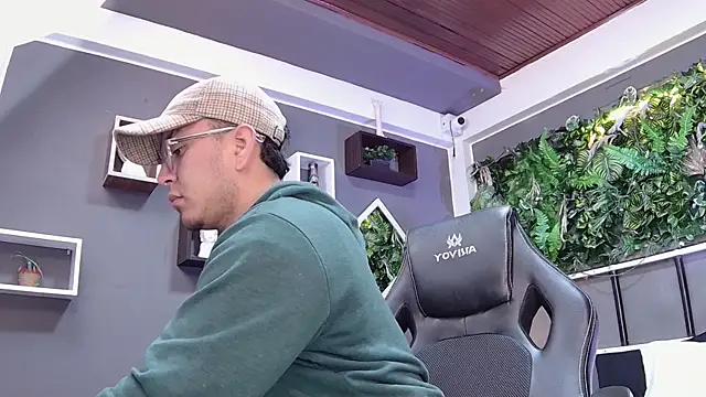 alex  montesco online show from March 5, 12:22 pm