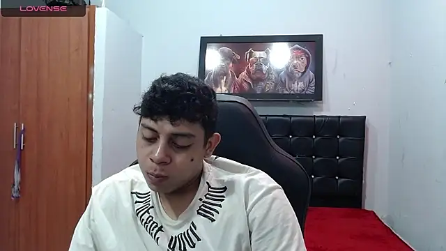 Snapshot of Alejandroo_22 chatting on March 17, 1:08 pm Alejandroo 22 online show from March 17, 1:08 pm