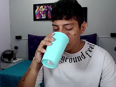 Snapshot of Alejandroo_22 chatting on September 19, 2:39 pm Alejandroo 22 online show from September 19, 2:39 pm