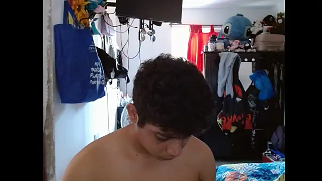 Alejandroo 22 online show from October 16, 9:56 pm