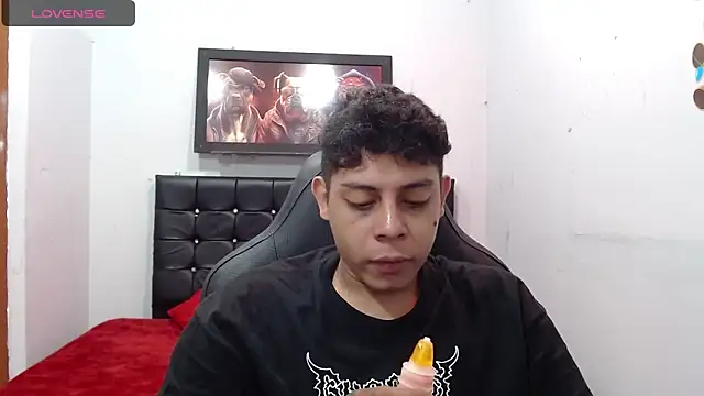 Snapshot of Alejandroo_22 chatting on March 10, 12:17 pm Alejandroo 22 online show from March 10, 12:17 pm
