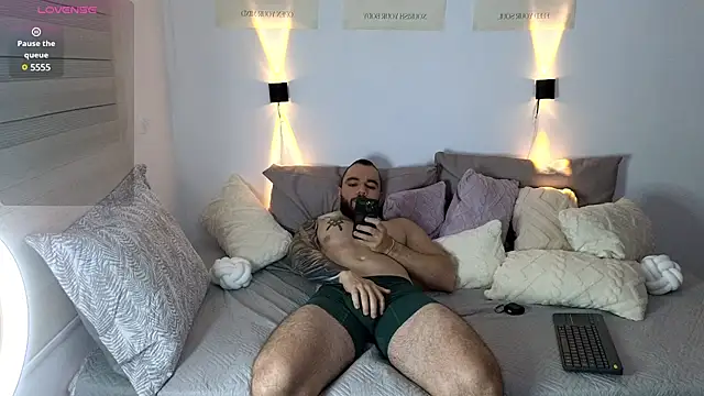 Snapshot of Isaac_Carter chatting on March 14, 10:18 am Isaac Carter online show from March 14, 10:18 am