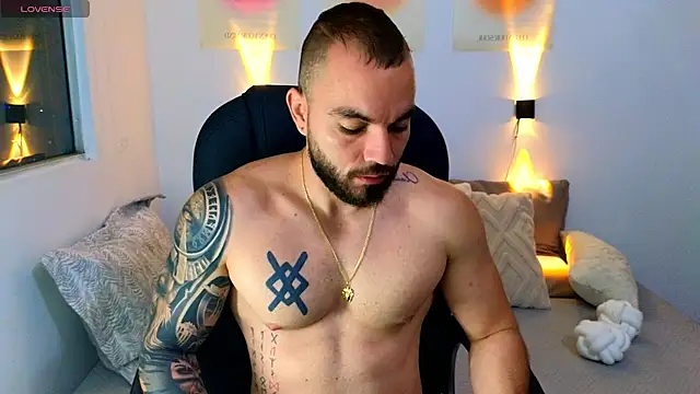 Snapshot of Isaac_Carter chatting on March 5, 10:33 am Isaac Carter online show from March 5, 10:33 am