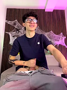 troy rouge online show from October 17, 7:18 pm