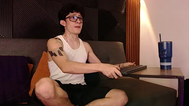 troy rouge online show from March 10, 8:01 pm