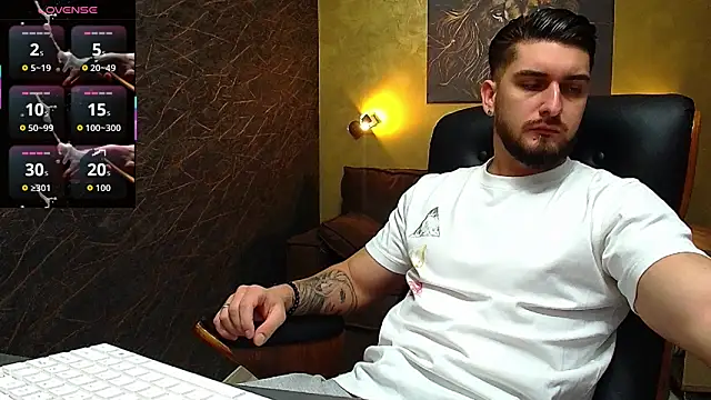 Snapshot of MatiasDean chatting on October 13, 5:02 am MatiasDean online show from October 13, 5:02 am