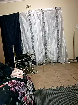 bakedsnackmmh online show from April 7, 7:25 pm