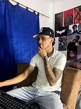 Snapshot of Zayn_kane chatting on October 14, 12:17 am Zayn kane online show from October 14, 12:17 am
