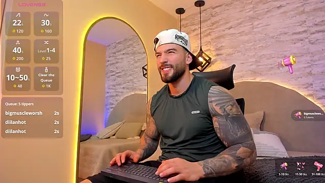 OLIVER COLT online show from April 3, 11:45 pm