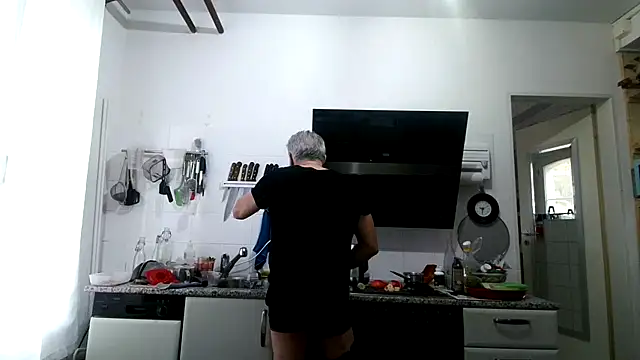 Berg Boy online show from February 14, 8:31 am