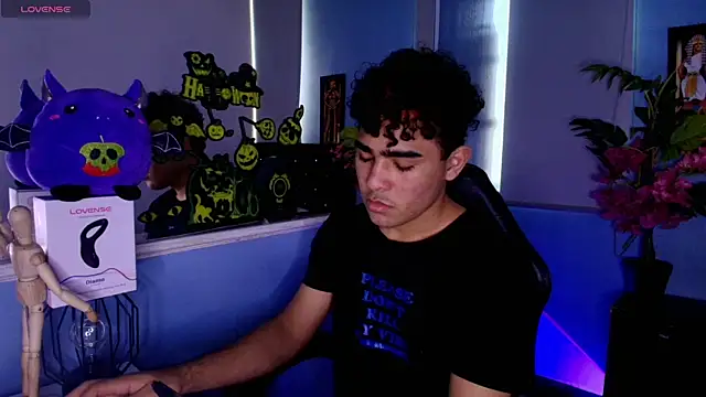 Snapshot of LucasCarterr_ chatting on October 13, 8:48 pm LucasCarterr online show from October 13, 8:48 pm