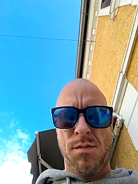 svenpfeifer online show from October 18, 1:16 pm