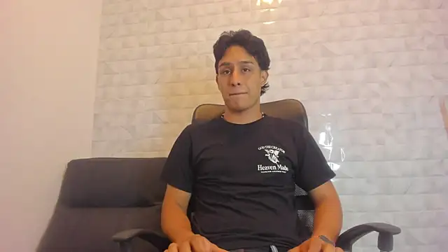Snapshot of Stone_grey1_ chatting on March 16, 1:07 am Stone grey1 online show from March 16, 1:07 am