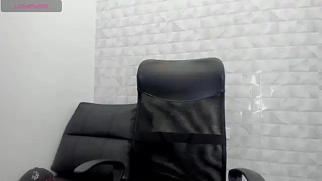 Snapshot of Stone_grey1_ chatting on March 13, 11:16 pm Stone grey1 online show from March 13, 11:16 pm