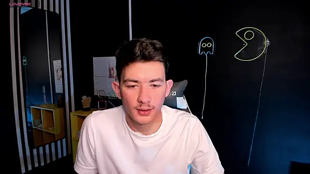 Snapshot of Danny__Magic chatting on March 16, 1:38 pm Danny Magic online show from March 16, 1:38 pm
