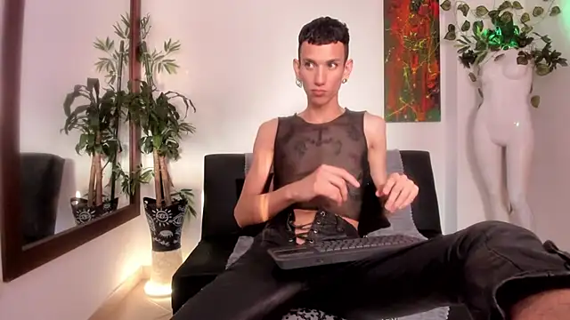 Snapshot of Giotrashy chatting on March 12, 10:07 pm Giotrashy online show from March 12, 10:07 pm