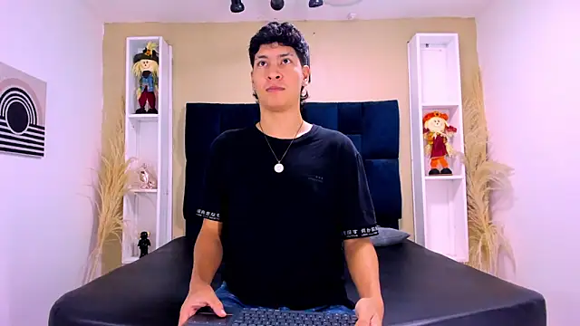 Snapshot of Jhojan_twink chatting on October 17, 1:59 pm Jhojan twink online show from October 17, 1:59 pm