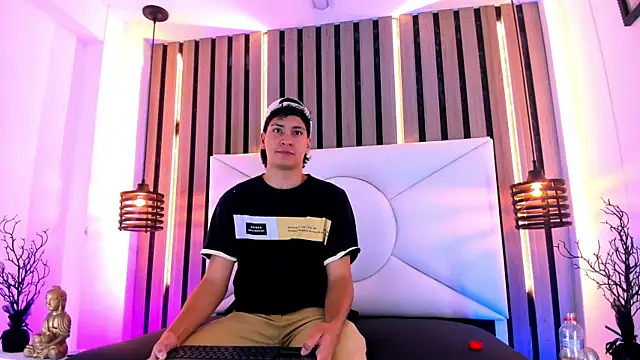 Snapshot of Jhojan_twink chatting on November 1, 12:20 pm Jhojan twink online show from November 1, 12:20 pm