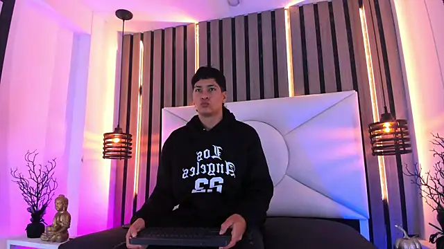 Snapshot of Jhojan_twink chatting on October 30, 12:06 pm Jhojan twink online show from October 30, 12:06 pm