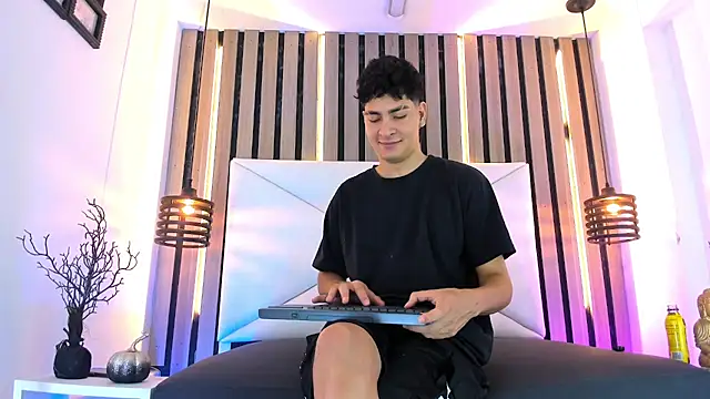 Snapshot of Jhojan_twink chatting on October 23, 1:03 pm Jhojan twink online show from October 23, 1:03 pm