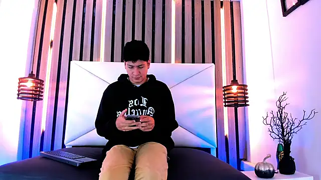 Snapshot of Jhojan_twink chatting on October 21, 12:52 pm Jhojan twink online show from October 21, 12:52 pm