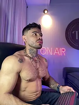 Snapshot of thiagoferrari2 chatting on October 10, 4:17 am thiagoferrari2 online show from October 10, 4:17 am