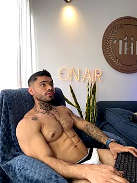 Snapshot of thiagoferrari2 chatting on October 14, 1:07 pm thiagoferrari2 online show from October 14, 1:07 pm