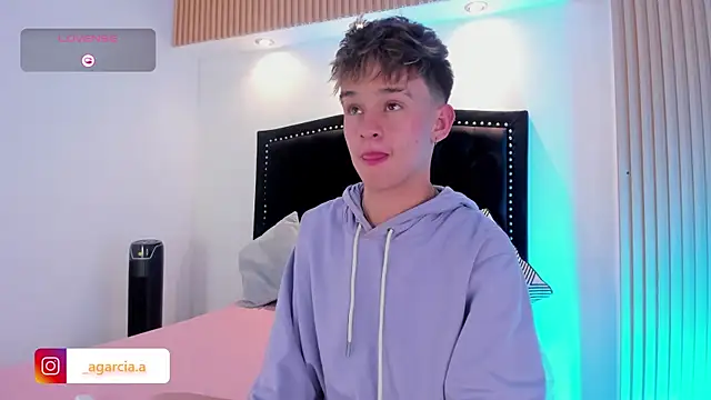 LiamWildx20 online show from May 7, 9:53 am