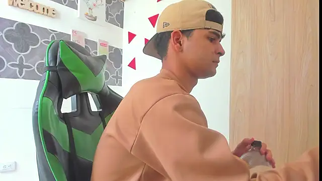 317894 online show from March 1, 5:34 pm