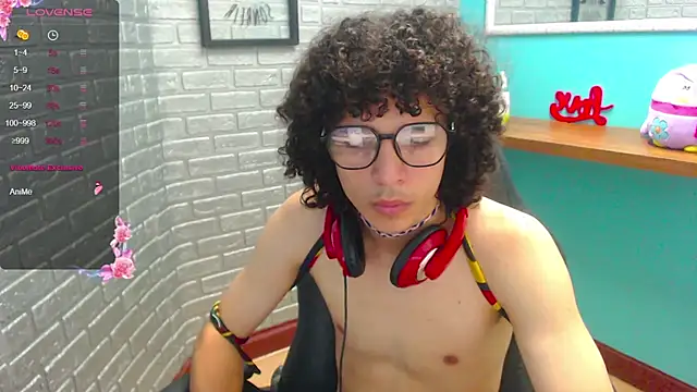 Snapshot of Kurtt_Miller chatting on October 2, 4:44 pm Kurtt Miller online show from October 2, 4:44 pm