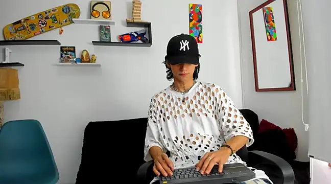 Snapshot of leoaddams22 chatting on March 18, 4:06 pm leoaddams22 online show from March 18, 4:06 pm