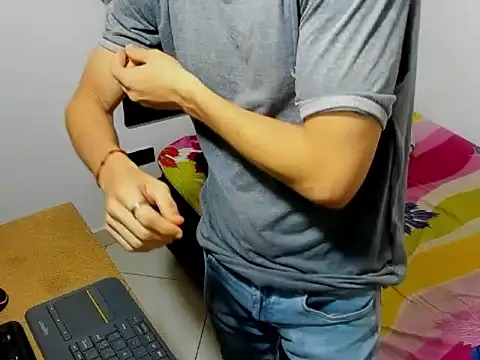 Snapshot of kevinkewman chatting on October 17, 1:37 pm kevinkewman online show from October 17, 1:37 pm