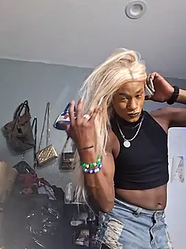 Snapshot of ItsBarbieBitcxxxx69 chatting on October 22, 8:18 am ItsBarbieBitcxxxx69 online show from October 22, 8:18 am