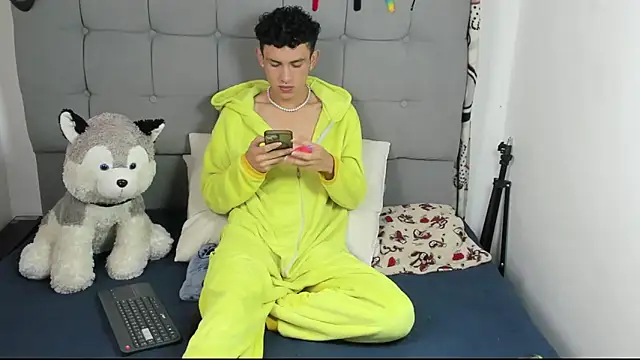 jeims hotboy online show from October 12, 8:08 am