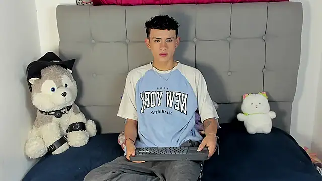 jeims hotboy online show from June 24, 4:37 am