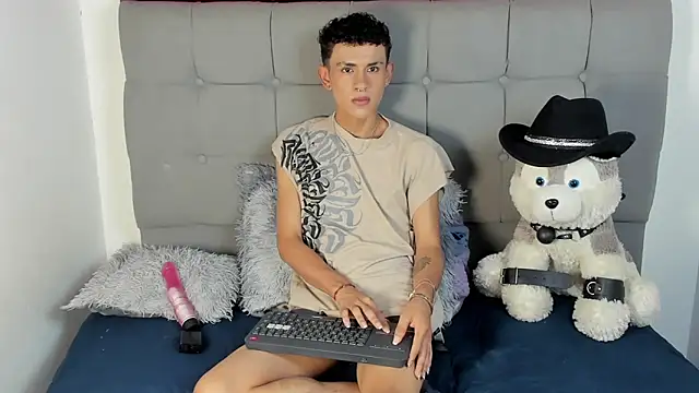 jeims hotboy online show from June 17, 4:36 am