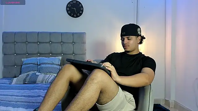 Snapshot of samxx_muscle chatting on October 9, 2:00 pm samxx muscle online show from October 9, 2:00 pm