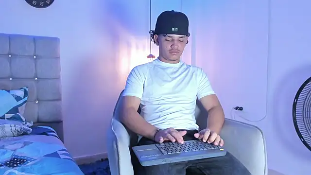 Snapshot of samxx_muscle chatting on September 12, 2:28 pm samxx muscle online show from September 12, 2:28 pm