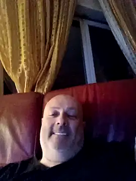Alexis Bull online show from May 2, 11:18 pm