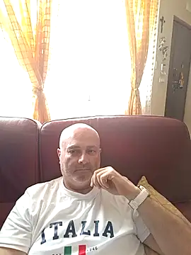 Alexis Bull online show from May 11, 9:11 am
