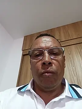 Snapshot of OrionStone chatting on March 21, 6:40 pm OrionStone online show from March 21, 6:40 pm