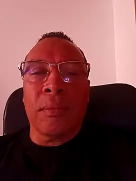 Snapshot of OrionStone chatting on March 20, 5:15 pm OrionStone online show from March 20, 5:15 pm