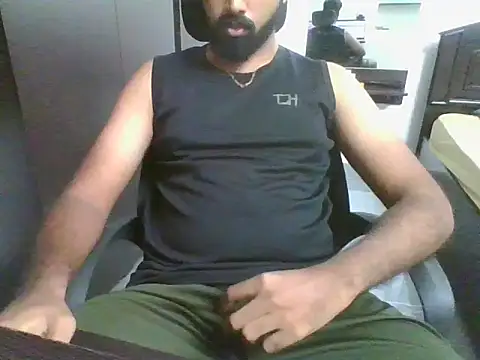 lovelyakash69 online show from December 3, 4:40 am