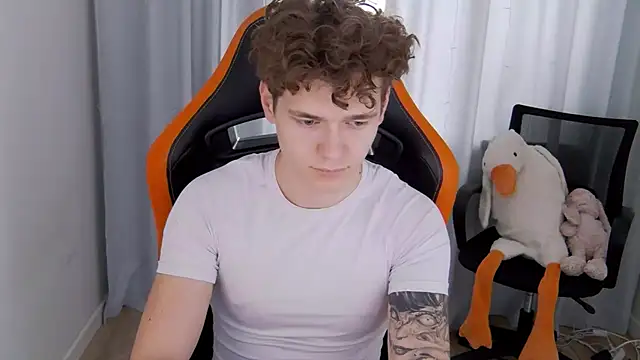 DanyDavis online show from April 29, 11:04 am